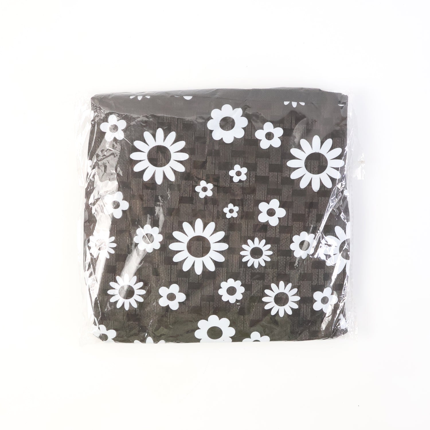 Wukusy premium LPG cylinder cover, 60x53 cm, protecting a standard LPG gas cylinder in black fabric with zipper closure.