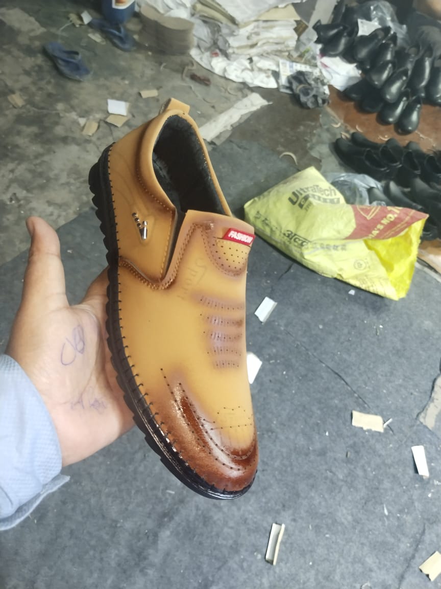 Mens Aurellia Signature Tan Shoes - Size = 7