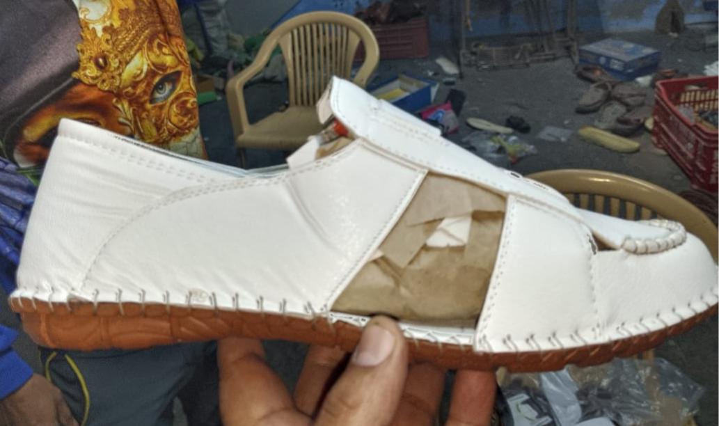 Mens Casual Comfy Foot Sandal White - Size = 6