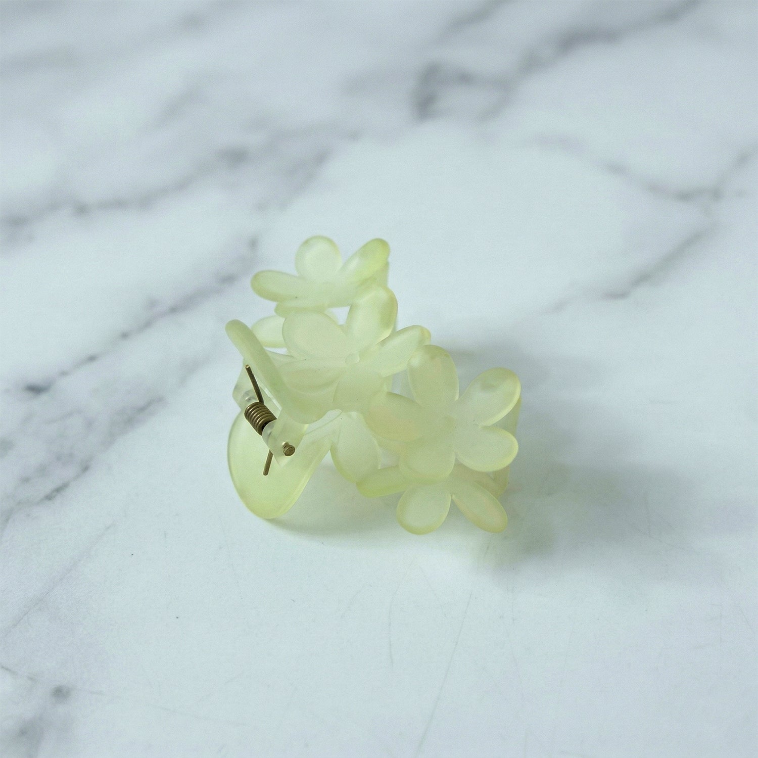 Luxury Leaf Design Pearl Hair Claw Clip For Women (1 Pc)