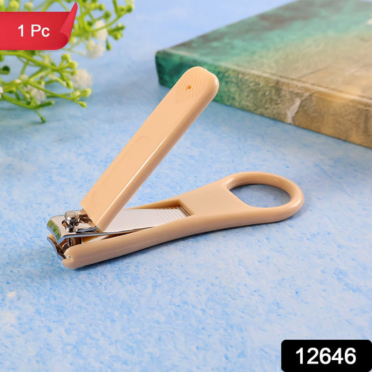 Wukusy ergonomic ring-handle nail clipper for easy, comfortable nail trimming in health and beauty care.