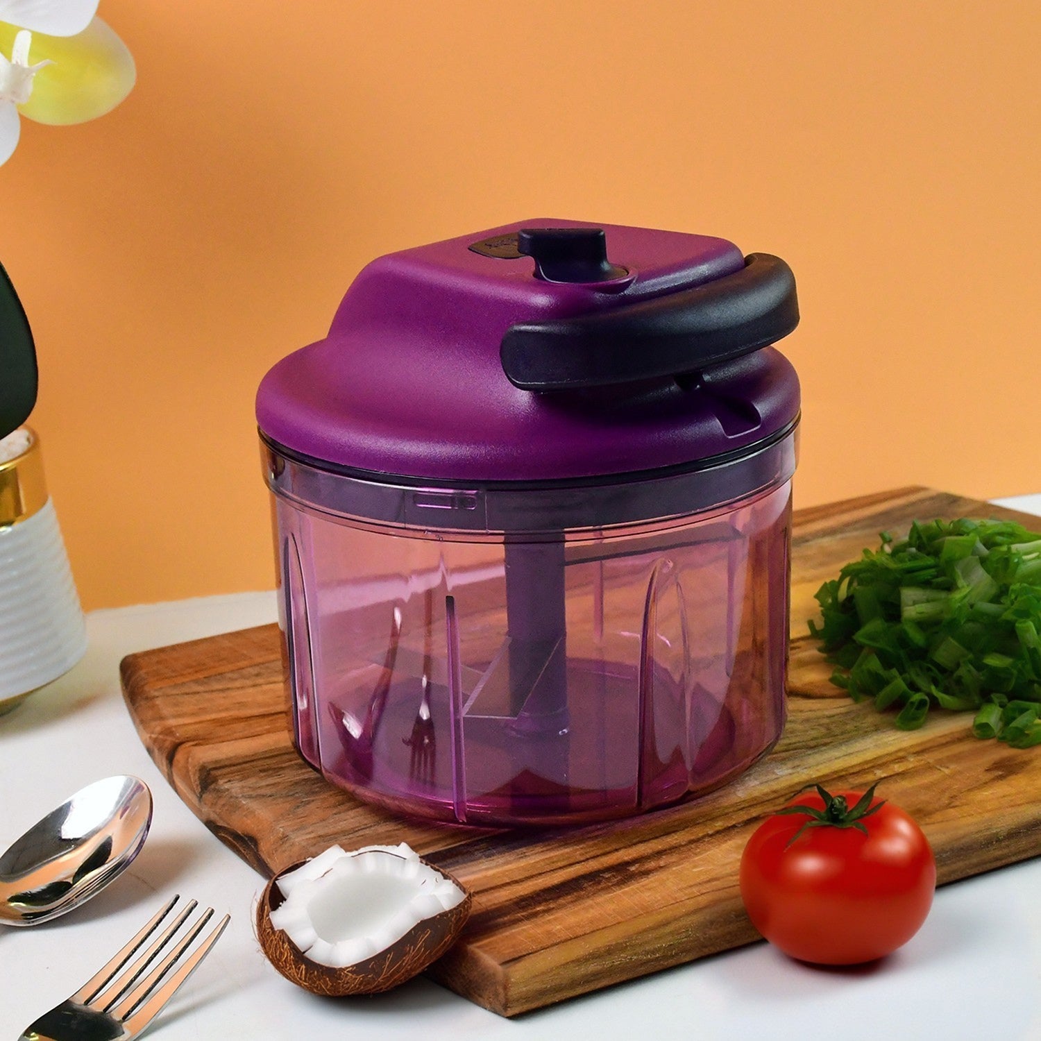 Wukusy Supermom German style manual vegetable chopper with 1000 ml capacity, featuring a hand-operated design and stainless steel blades.