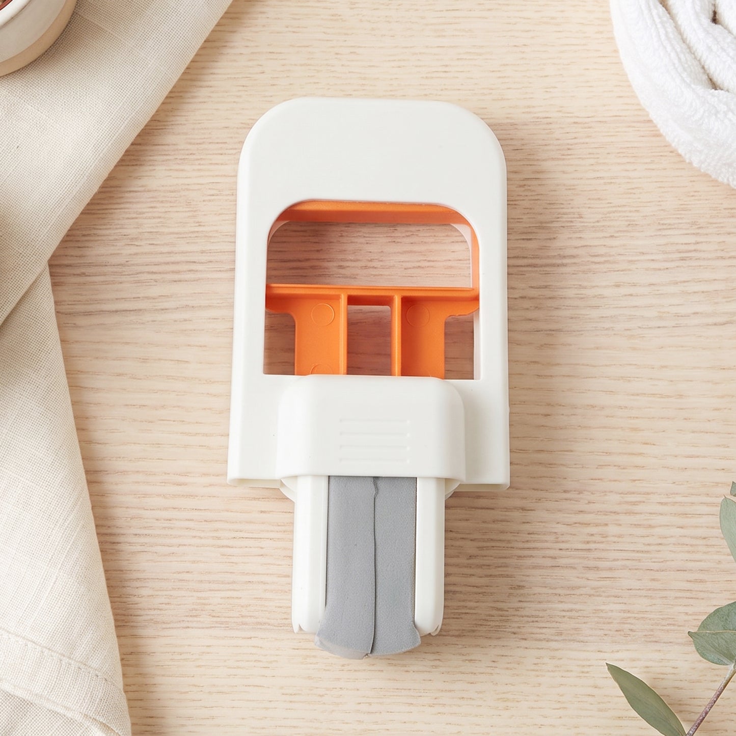 Wukusy handheld mini sponge mop with squeeze cleaner for kitchen counters and glass cleaning, featuring a compact design.