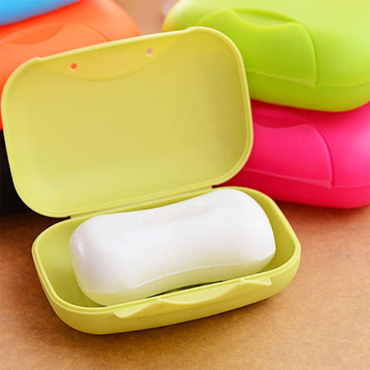 Wukusy travel soap case box made of plastic with cover, waterproof and leakproof soap dish for bathroom and travel use.