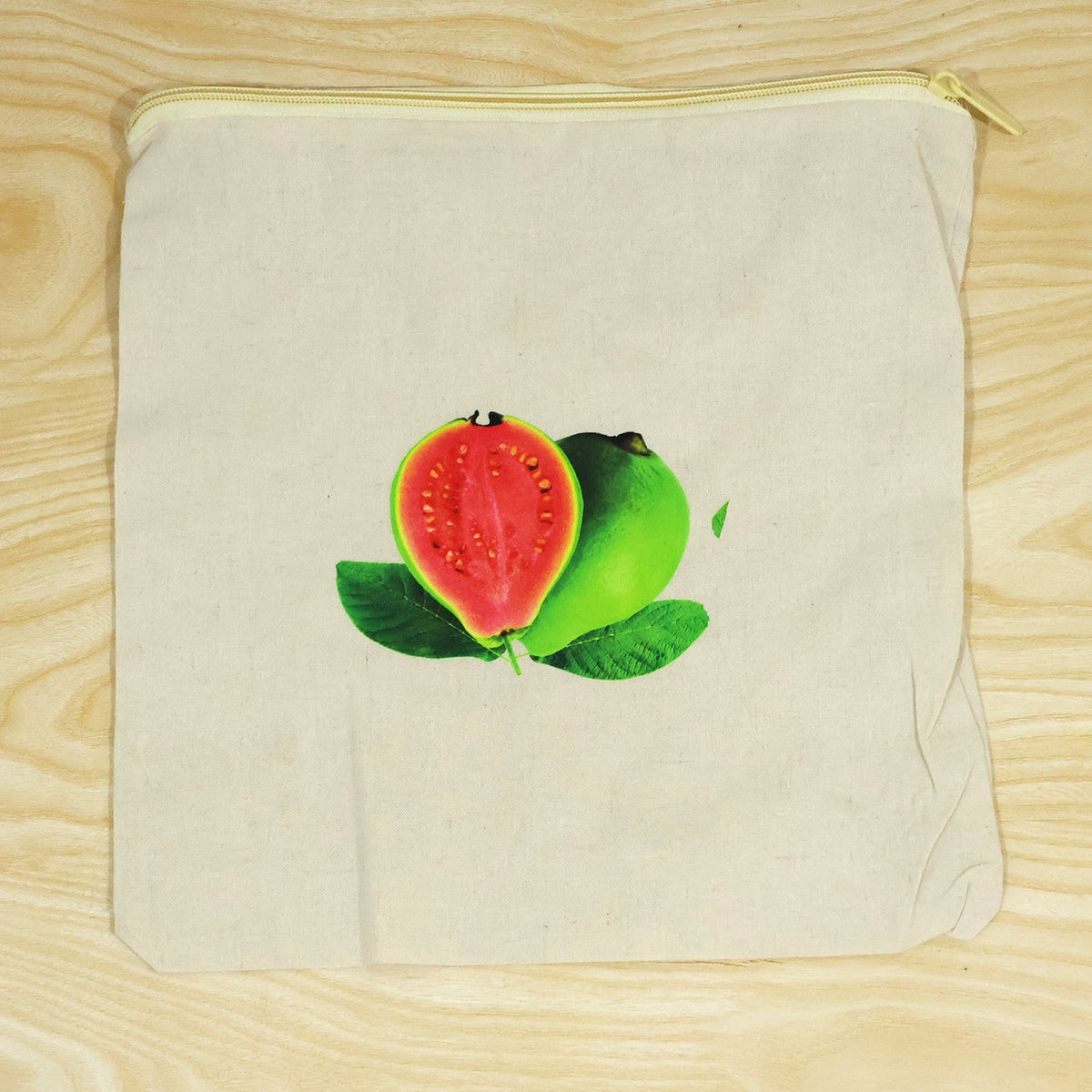 Wukusy reusable cotton fruit and vegetable storage bag with zip, 29x28.5 cm, showing the breathable cotton material and zipper closure.