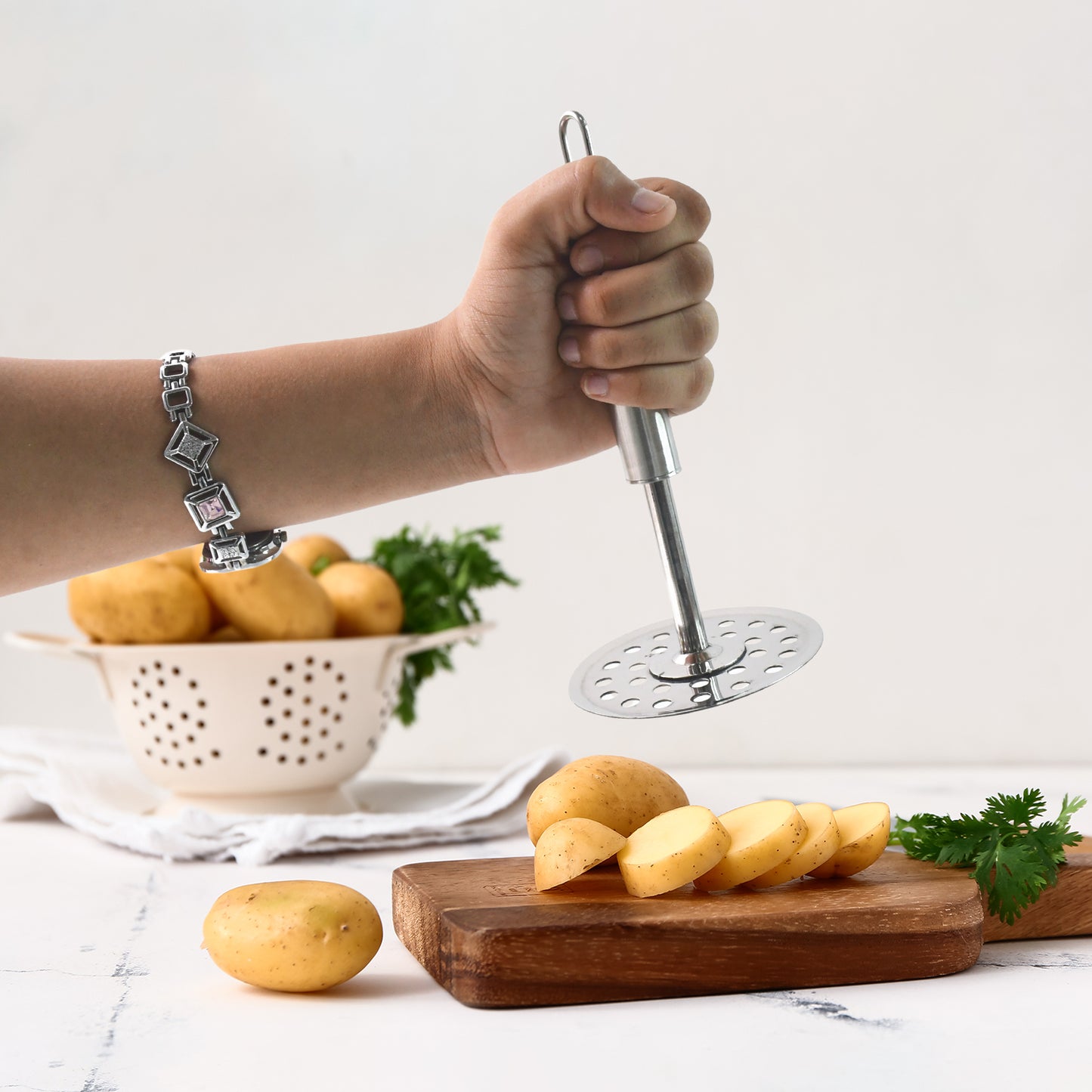 Wukusy Supermom heavy-duty stainless steel potato masher with ergonomic handle for efficient mashing of potatoes and vegetables
