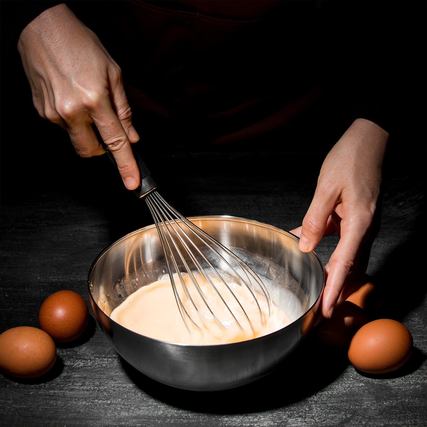 Wukusy Apex stainless steel medium hand whisk for home and kitchen use, with a durable handle and wire loops for mixing.