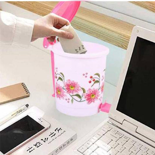 Wukusy 3670 plastic pedal dustbin, small grey waste bin with pedal for hands-free opening.