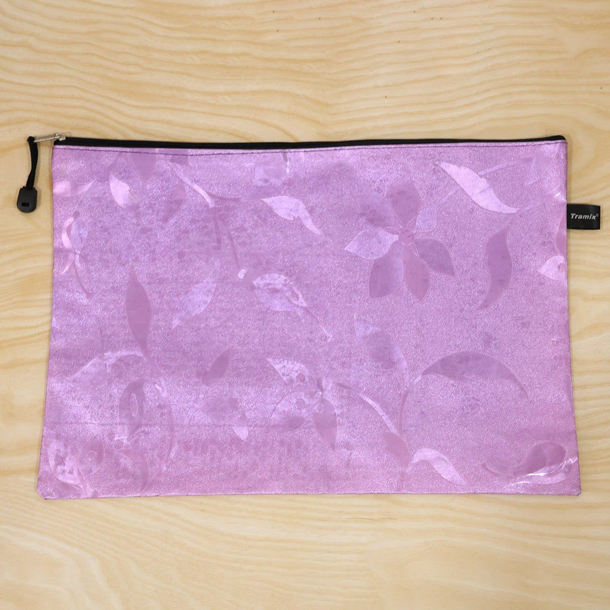 Wukusy zippered travel organizer bag for toiletries and accessories, 38x26.5 cm, with compartments for organizing travel essentials.