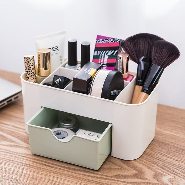 Wukusy 0360a cutlery box for storing cutlery sets, made of durable material, organized with utensils inside.