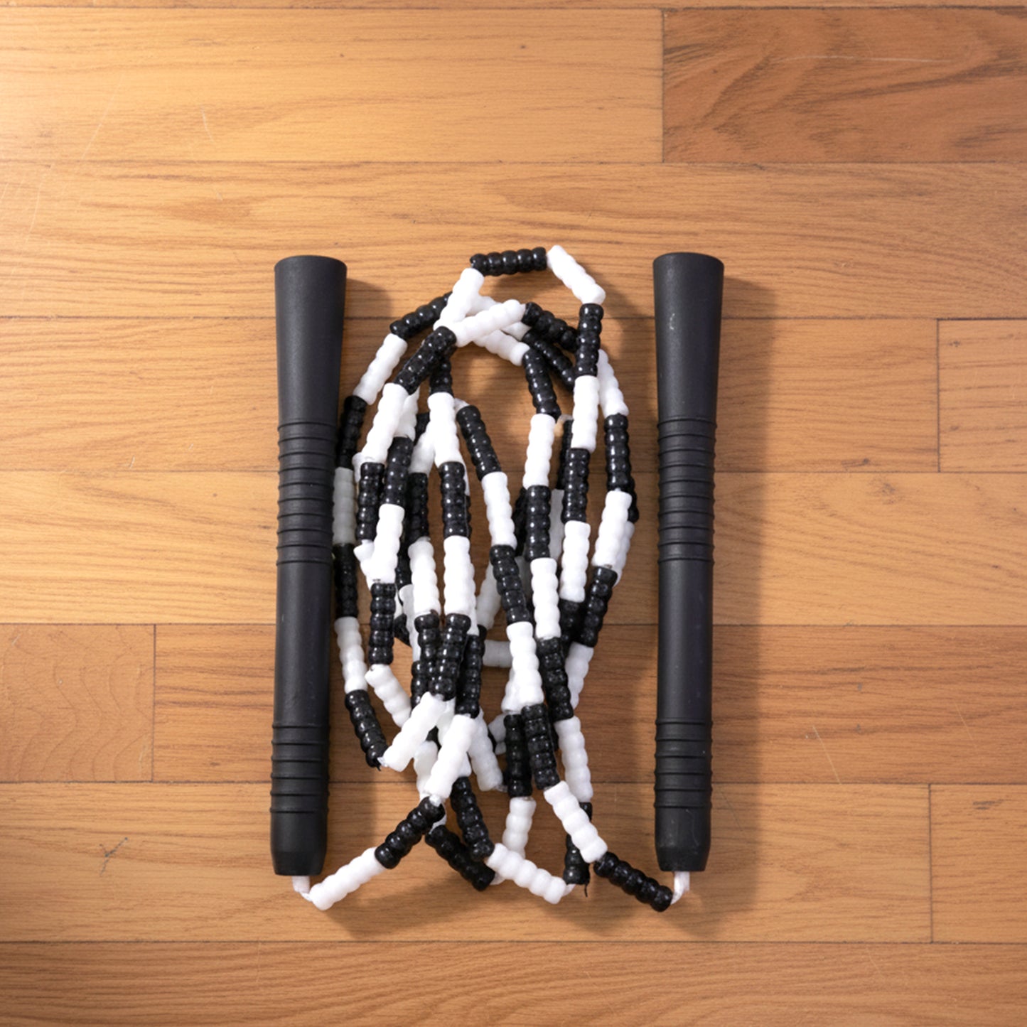 Wukusy skipping rope for fitness workout, featuring durable handles and a long adjustable rope for cardio exercise.