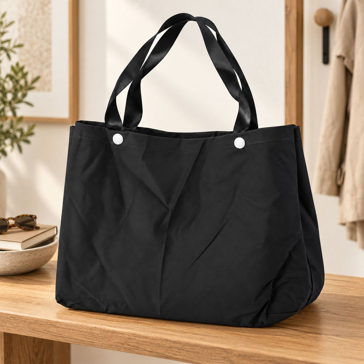 Wukusy shopping tote bag with wide carry straps, 32x23 cm, designed for daily essentials, made of durable fabric.
