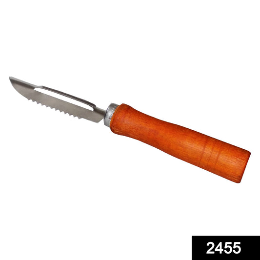 Wukusy vegetable peeler with wooden handle and stainless steel blade, ideal for peeling fruits and vegetables in the kitchen.