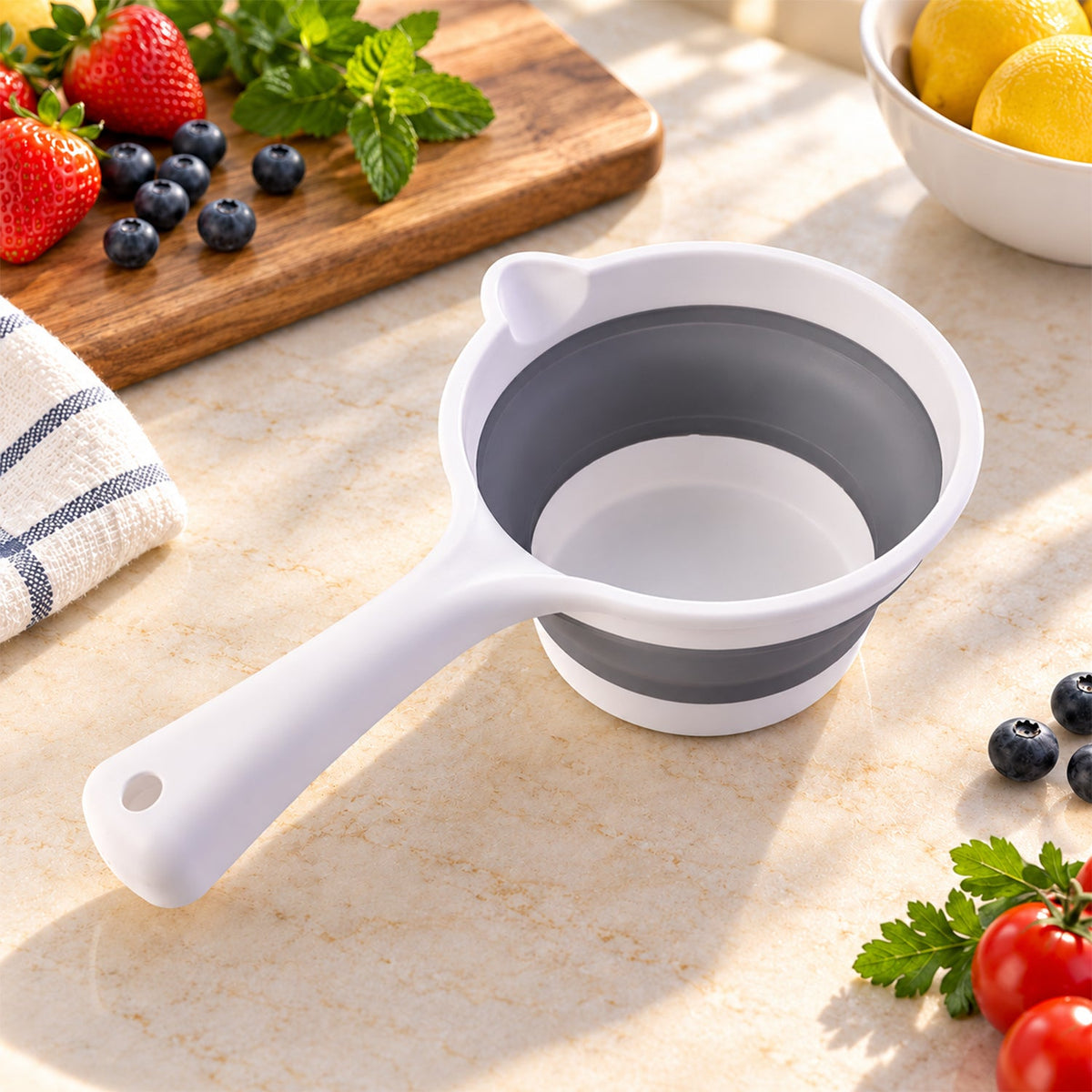 Wukusy collapsible water scoop with long handle and pouring spout, 16.5x27 cm, made of durable plastic for easy water transfer