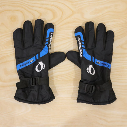 Wukusy winter full-finger gloves with fleece lining and adjustable wrist buckles in black, suited for cold weather outdoor wear.