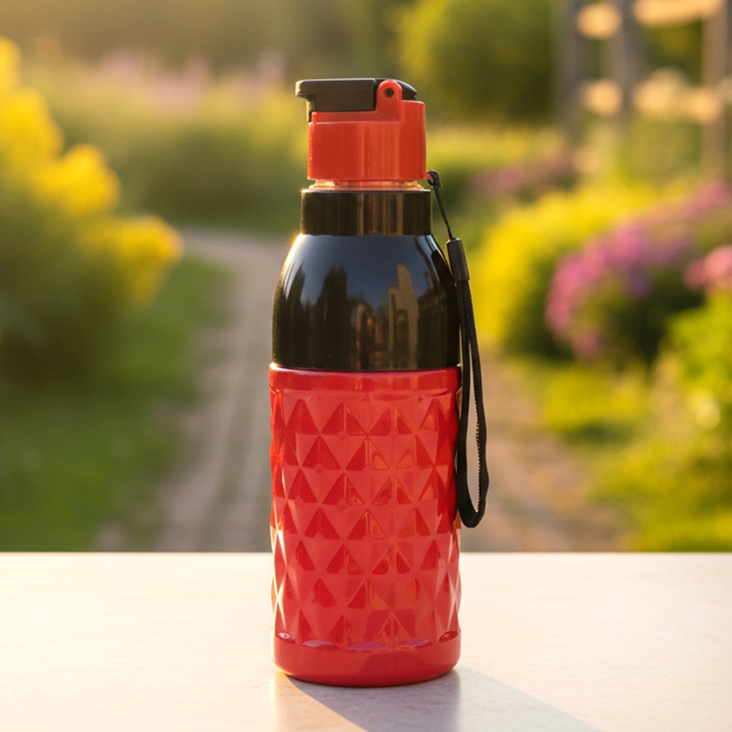 Wukusy plastic sports water bottle, 1000ml capacity, with a secure lid and ergonomic design for active use.