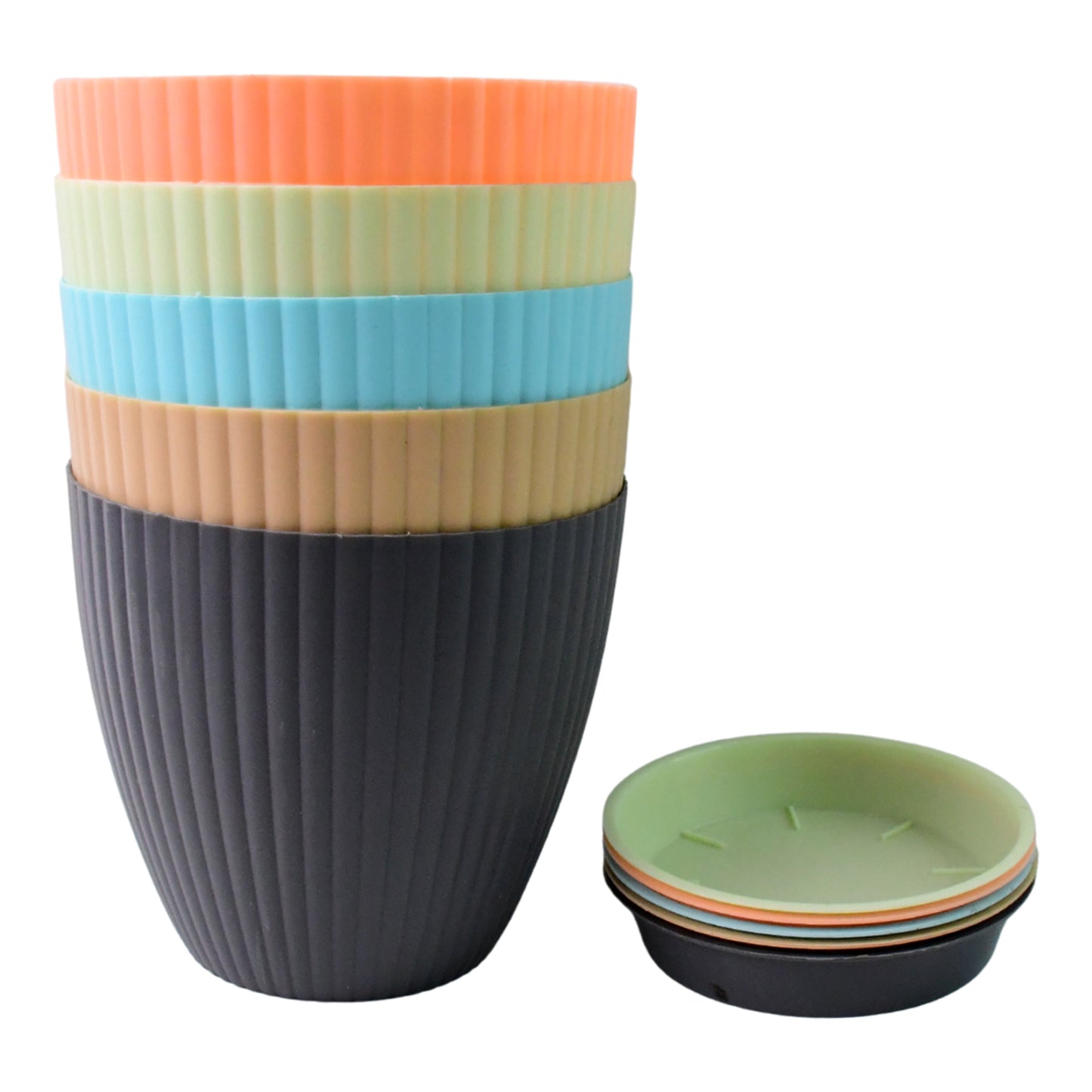 Set of five Wukusy plastic flower pots with matching bottom trays, suitable for indoor and outdoor plant display.