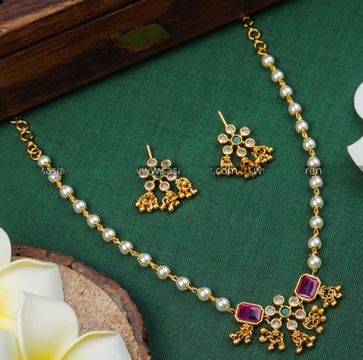Elegant Traditional Pearl Jewellery Set