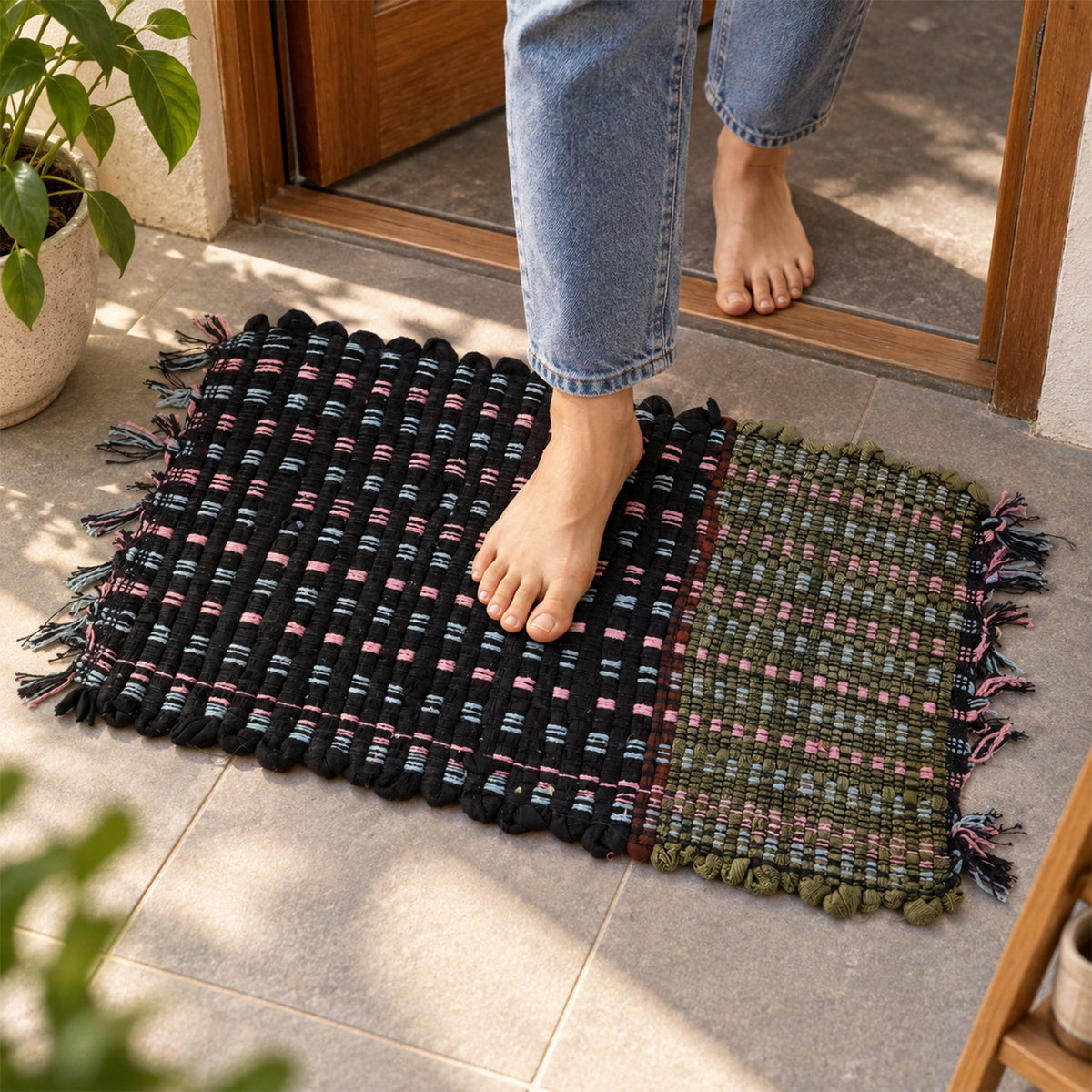 Decorative Woven Floor Mat With Check Pattern And Tassel Fringe For Doors (1 Pc)