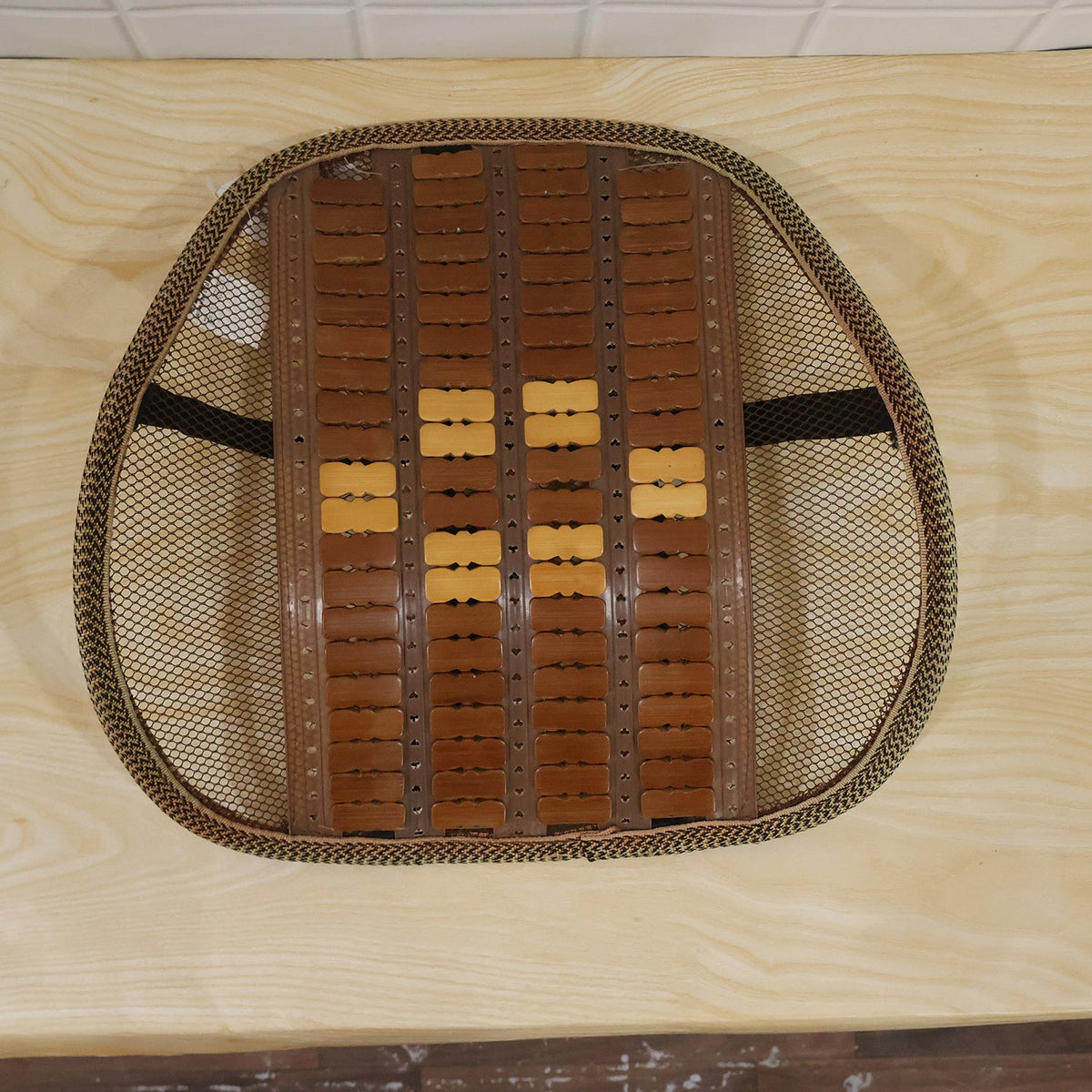 Wukusy car seat mesh back support with wooden bead panel for office chairs, providing ergonomic lumbar support and comfort.