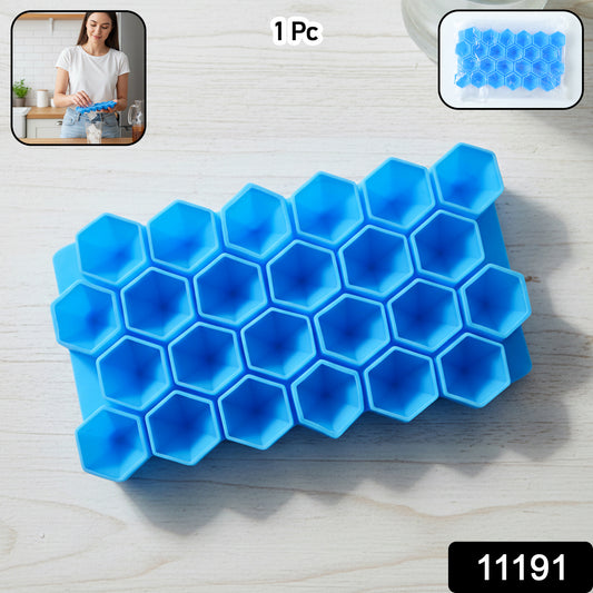 Flexible silicone diamond-shaped ice cube tray by Wukusy, showing multiple clear ice cubes molded in diamond shapes.