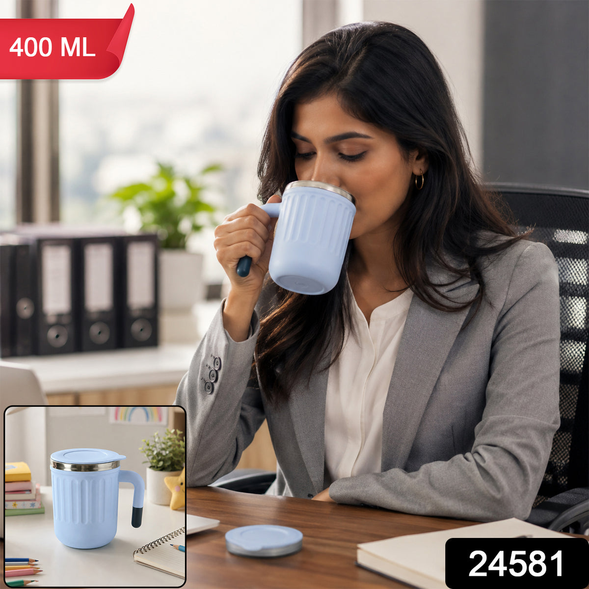 Wukusy Apex Office Mug 400ml with handle, lid, and steel rim, shown on a desk with a coffee inside.