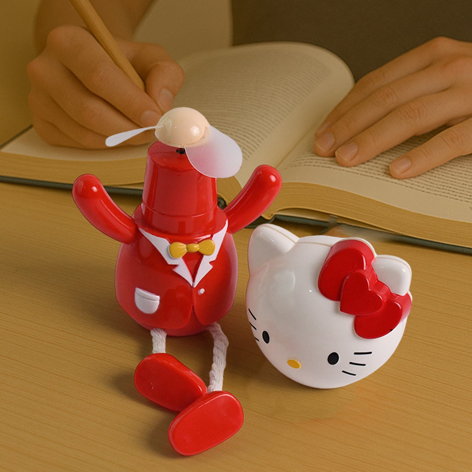 Wukusy USB cartoon character mini table fan for kids, compact office fan with colorful design, perfect for desktop use