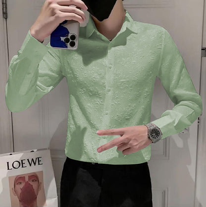 Men Regular Fit Solid Spread Collar Casual Shirt