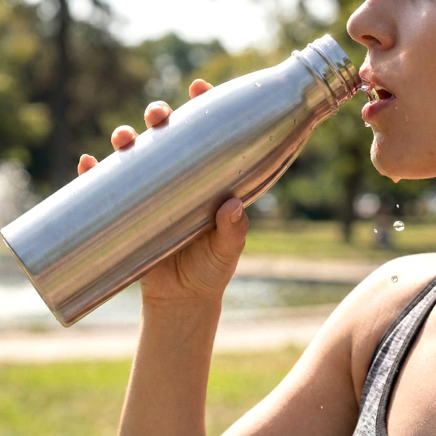 Wukusy stainless steel water bottle, 1000ml capacity, sleek design with a secure lid, ideal for hydration on the go