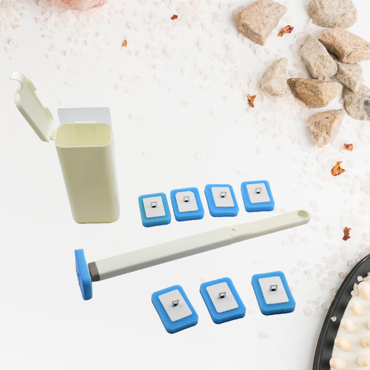 Wukusy 4711 toilet brush wand with disposable refill heads and handle, suitable for home bathroom cleaning.
