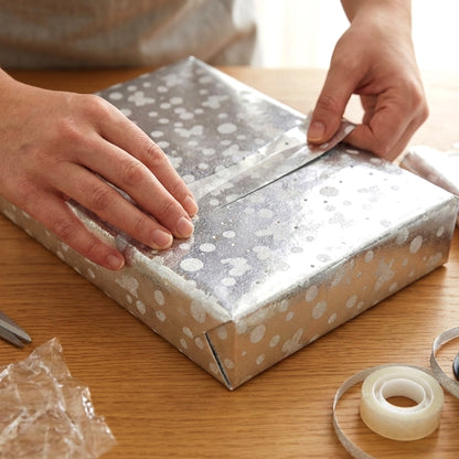 Silver decorative gift wrapping paper sheets by Wukusy, showing 20 elegant sheets with shiny, festive silver patterns for gift wrapping.