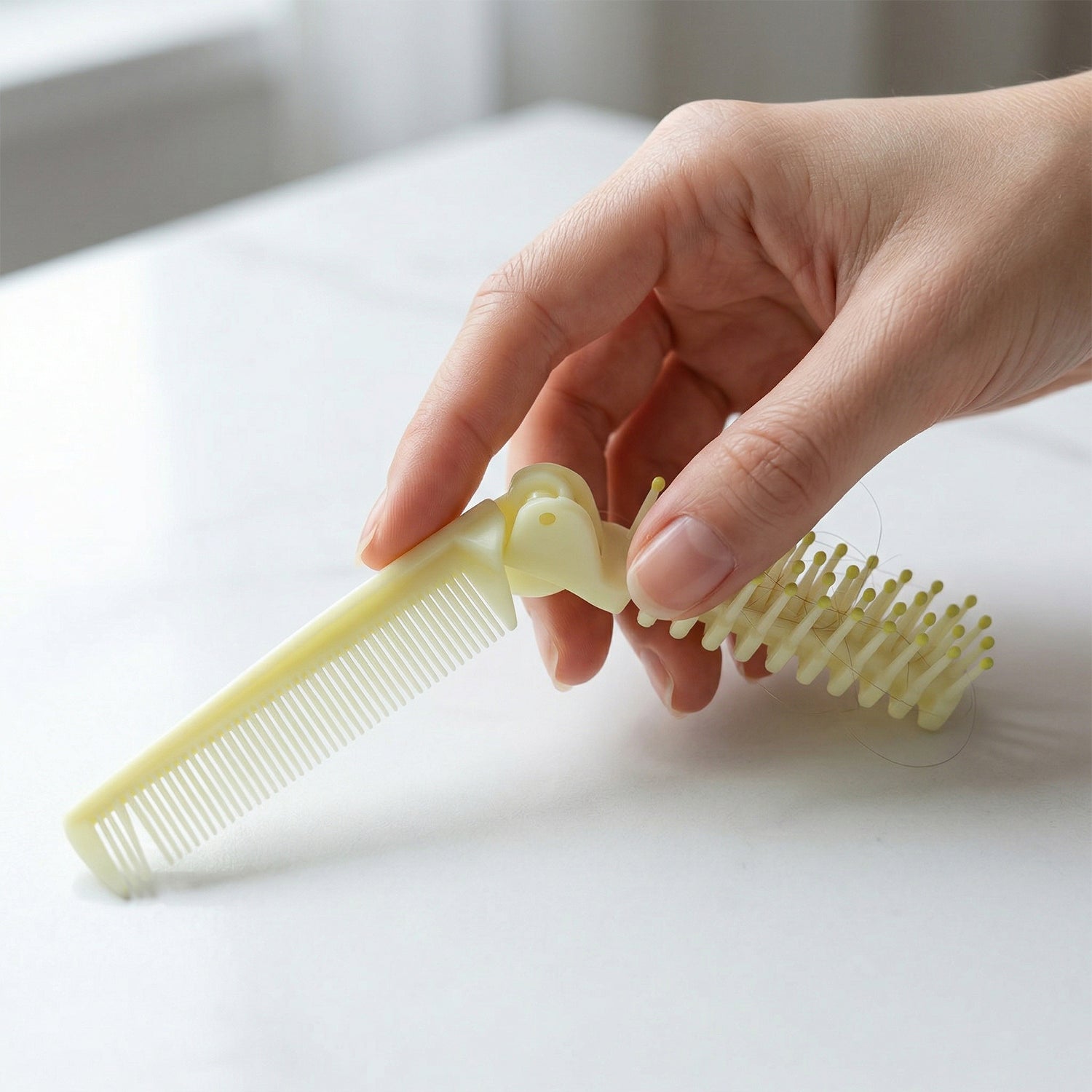 Wukusy 2-in-1 foldable hair comb with brush, compact design for easy hair styling and detangling on the go