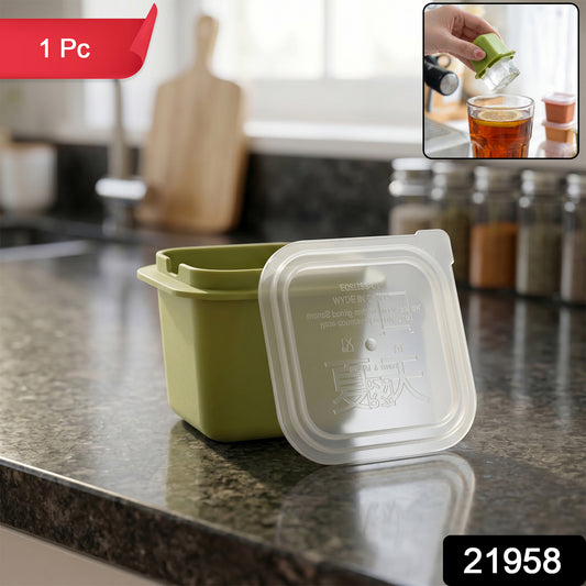 Wukusy plastic storage container box with lid, versatile for kitchen or office organization, shown with a clear view of the container and lid.