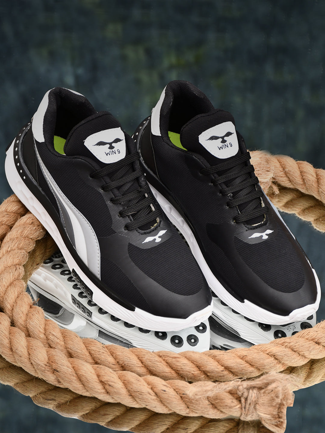 Sports shoes