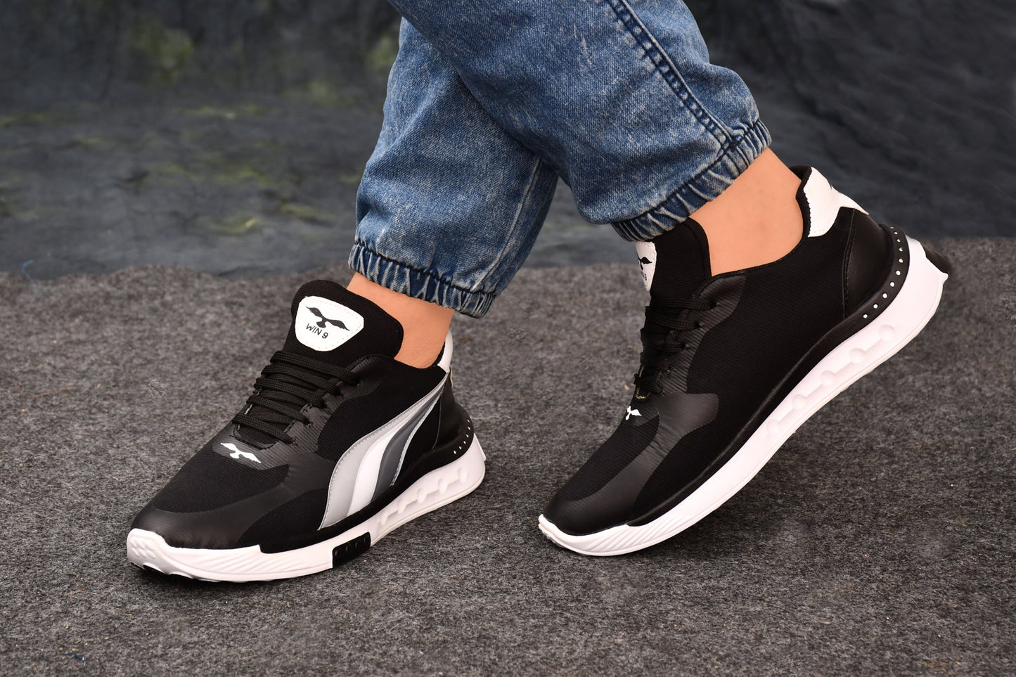 Sports shoes
