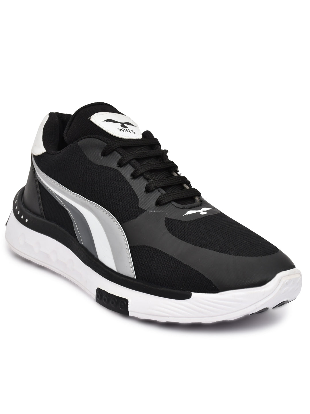Sports shoes