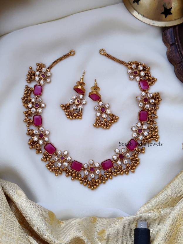Traditional Wedding Wear Choker Necklace/Jewellery Set For Women