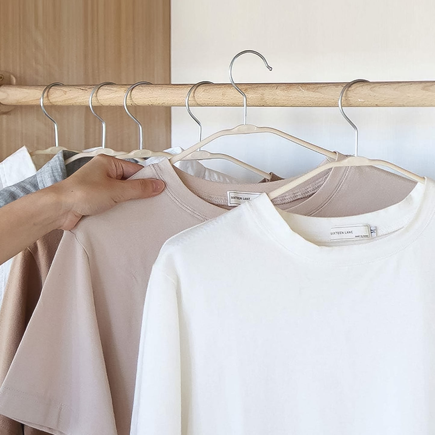 Pp Cloth Hanger Set Of 1 With Zinc Plated Steel Hook (1 Pc)
