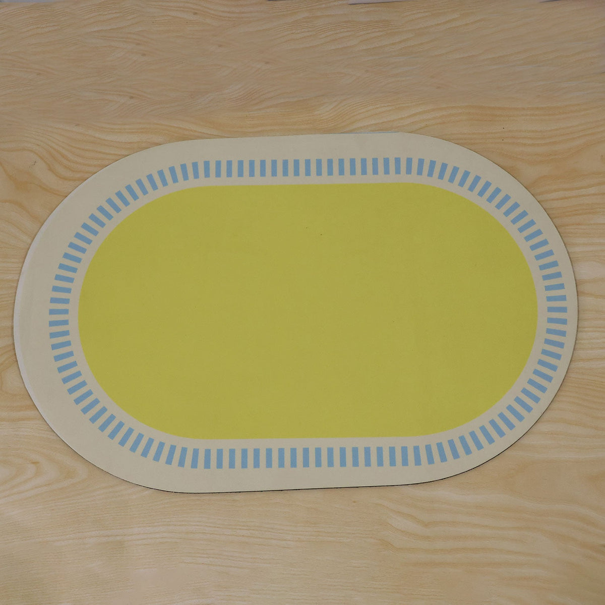 Wukusy striped border oval shower mat with quick-dry fabric in a bathroom setting, measuring 60x40 cm.