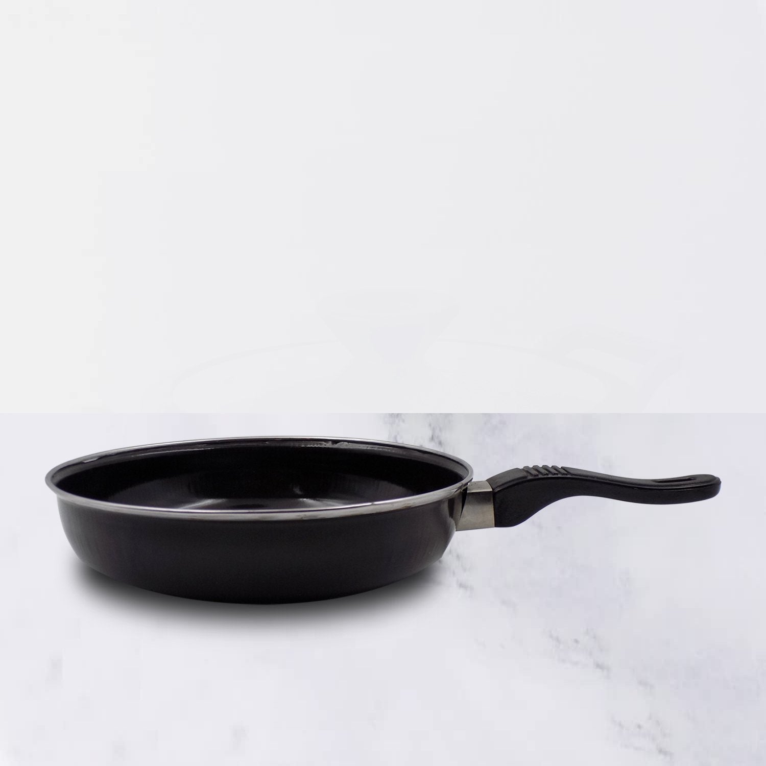 Wukusy 2522 non-stick gas-compatible fry pan without lid, kitchen tool with a black non-stick cooking surface and ergonomic handle.