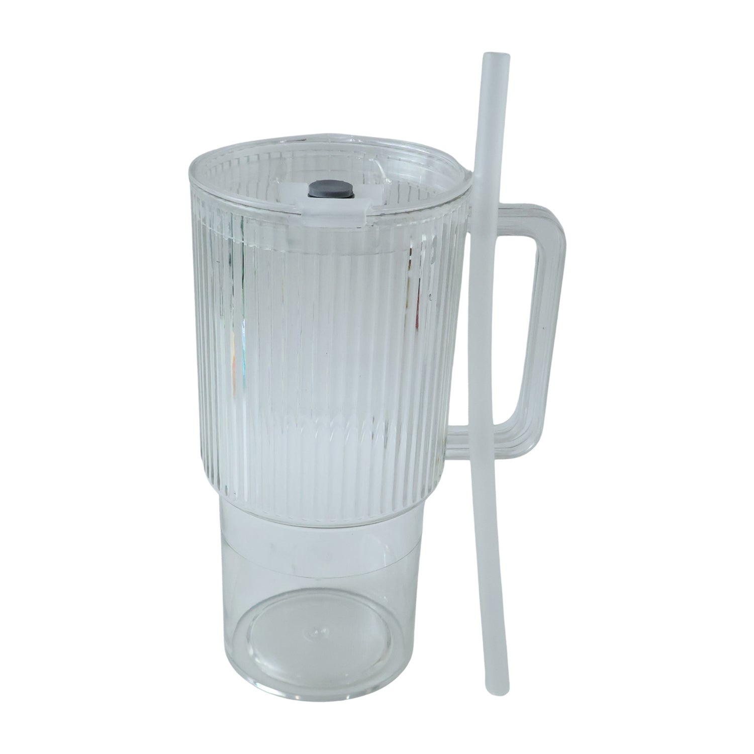 Kids tumbler by Wukusy, 900ml ribbed water sipper cup with handle, lid, and straw, designed for children’s hydration.