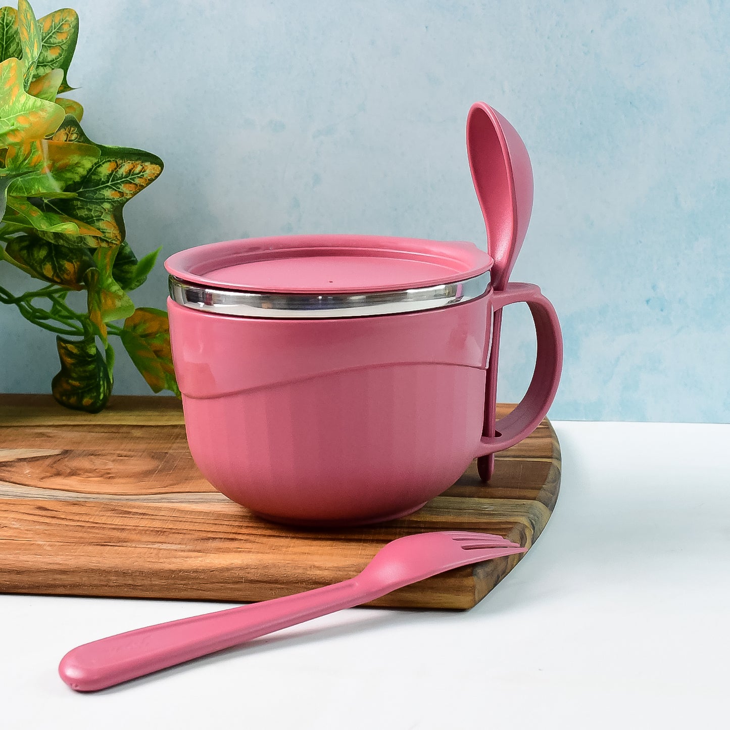 Wukusy Apex Premium 700ml multipurpose noodle bowl with handle, lid, and fork, made of durable material for home and kitchen use.