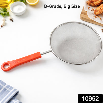 Wukusy B-grade large fine mesh kitchen strainer with sturdy handle for draining and filtering, single piece.
