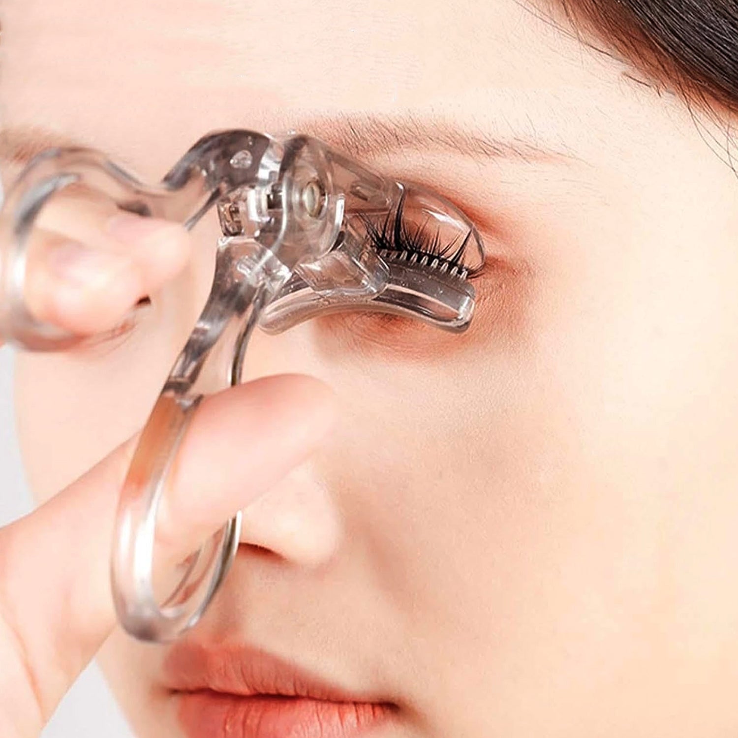 Classic Plastic Eyelash Curler (1 Pc)