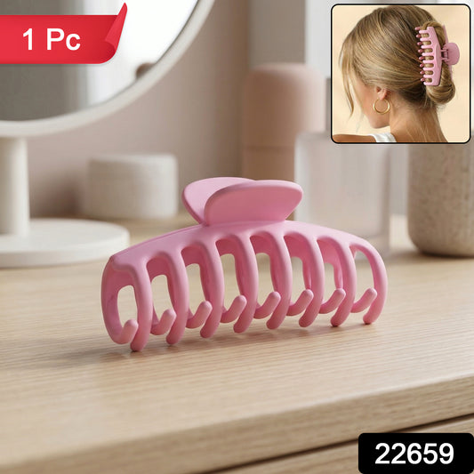 Wukusy elegant strong grip hair claw clip for women, showcasing a stylish hair accessory with secure hold and sleek design.
