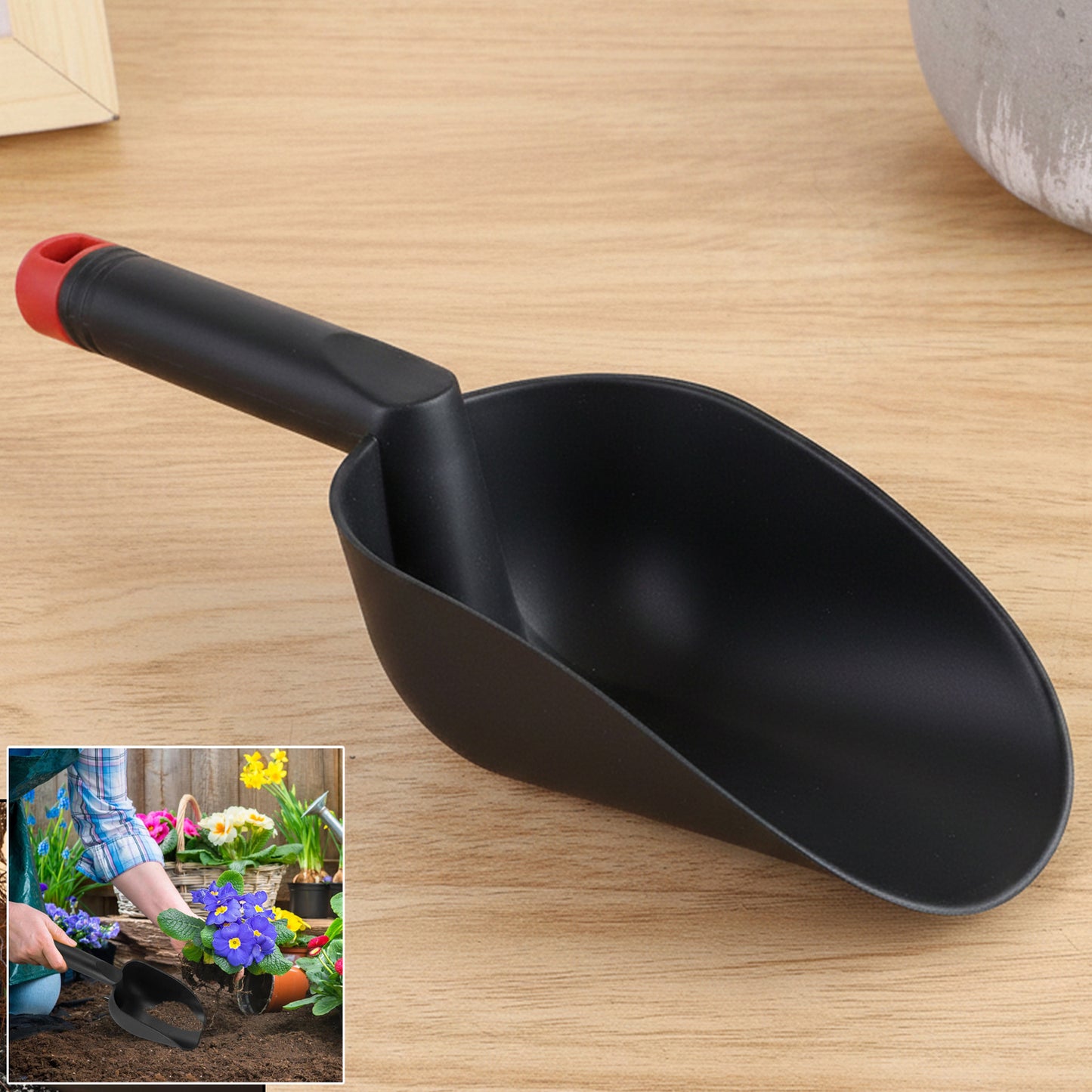 Wukusy heavy-duty plastic garden hand trowel for planting and digging, with a sturdy handle and compact design.