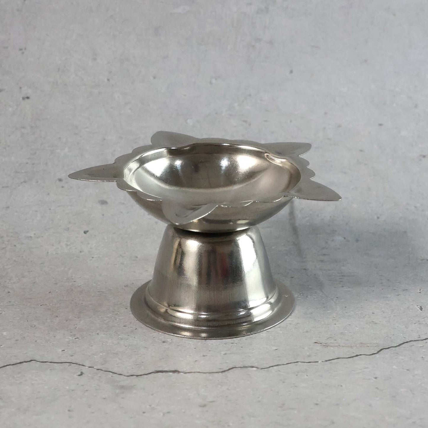 Stainless Steel Sunflower Design Diya Stand (Big Size) (1 Pc)