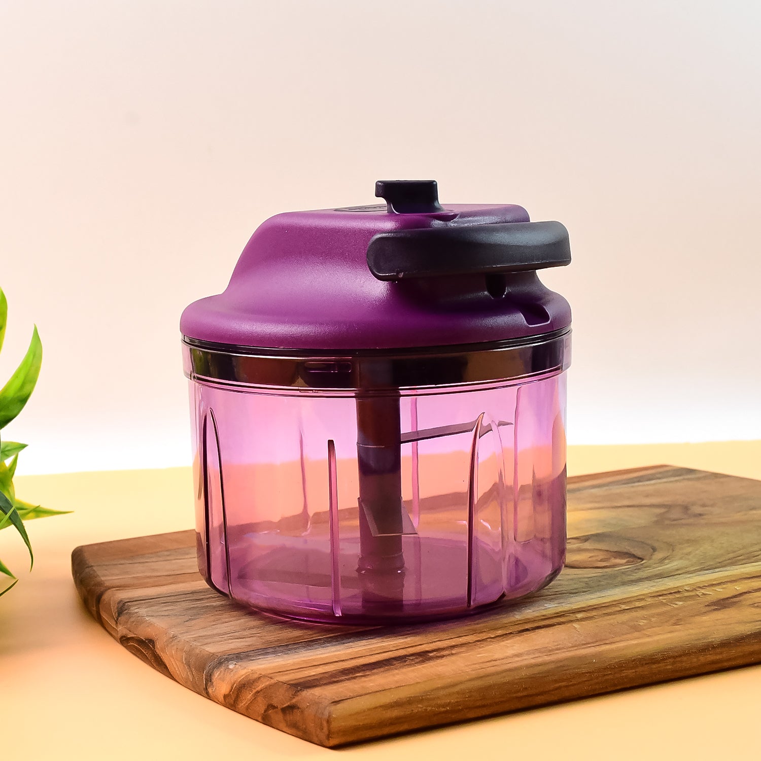 Wukusy Supermom German-style manual vegetable chopper with 1000 ml capacity, featuring hand-operated design and stainless steel blades.