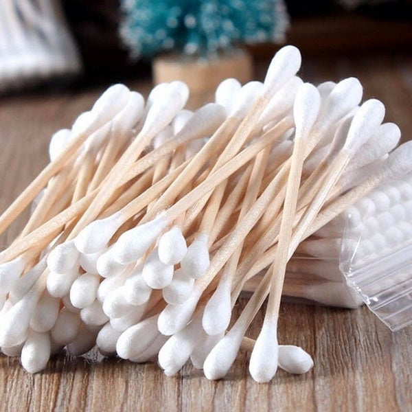 Wukusy bamboo cotton swabs with wooden handles, double-head design for ear cleaning, makeup, and wound care, eco-friendly pack of 20.