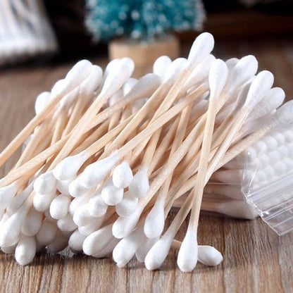 Wukusy bamboo cotton swabs with wooden handles, double-head design for ear cleaning, makeup, and wound care, eco-friendly pack of 20.